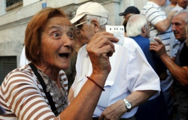 Кредитниот рејтинг на Грција под закана доколку не се намалат пензиите