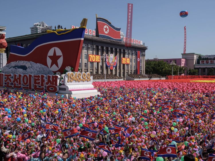 Северна Кореја одржа парада без спорните ракети
