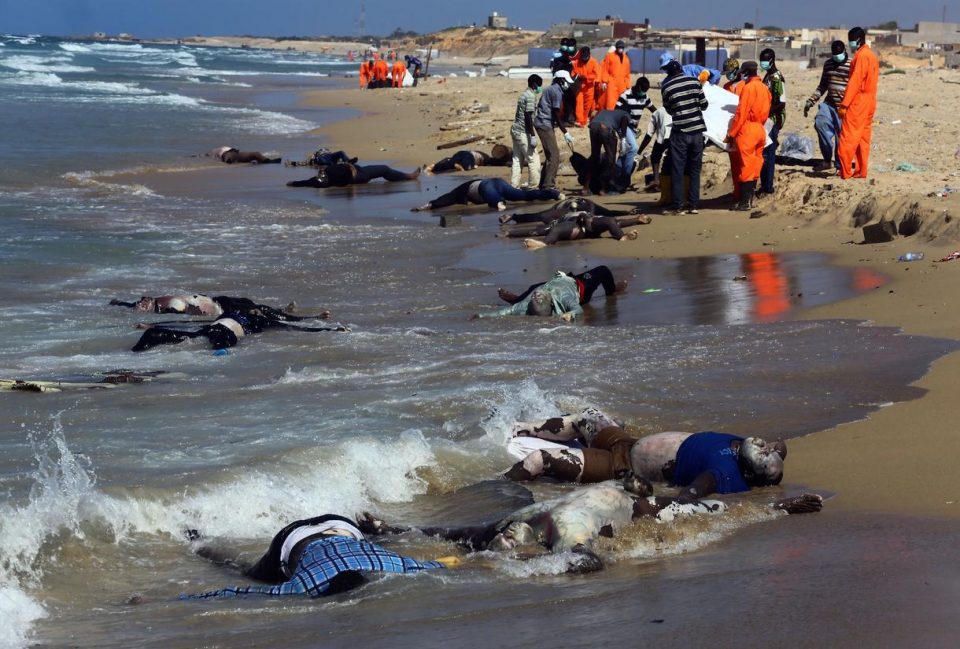 Мртви тела пливаат по Медитеранот