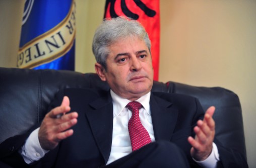 ВМРО-ДПМНЕ: Ахмети не треба да се чуди зошто ДУИ ја обвинуваат за корупција