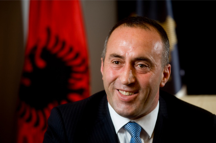 Харадинај по средбата со Мендух Тачи: Успешен референдум е во интерес на Албанците во Македонија