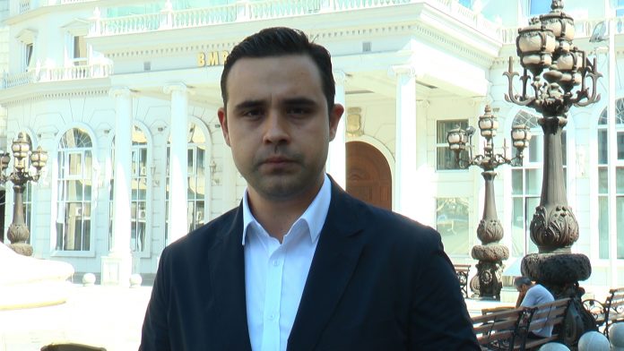 Костадинов: Зошто Мицкоски работи против македонската иднина?