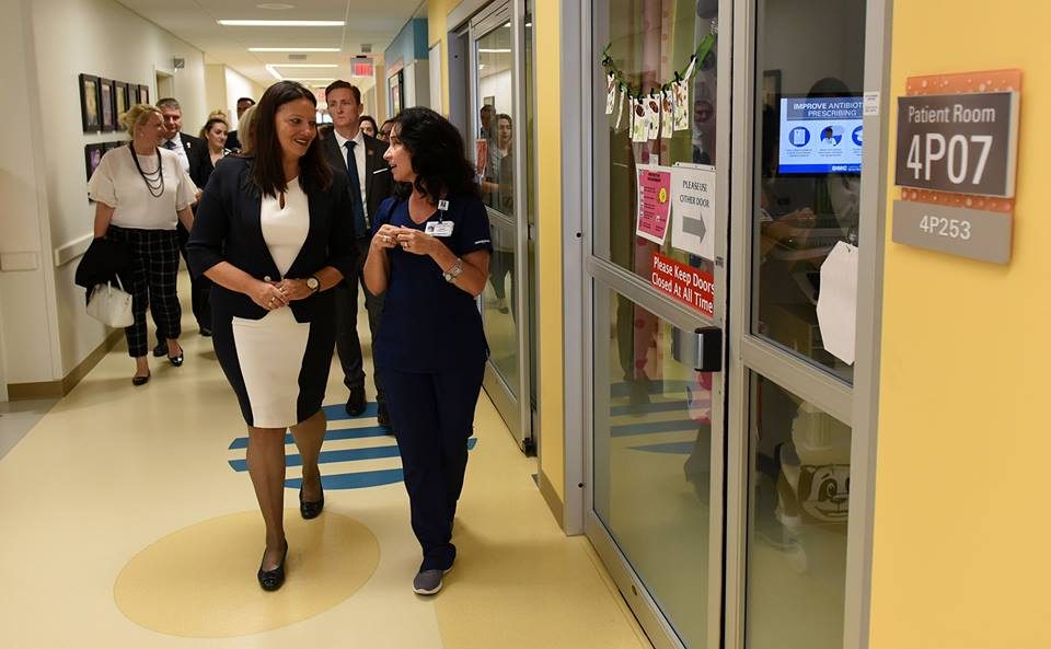 Маја Иванова ја посети Детската болница на Мичиген во Детроит