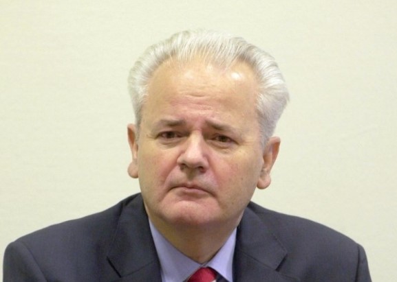 Милошевиќ го излажале дека нема да биде испорачан во Хаг (ФОТО)