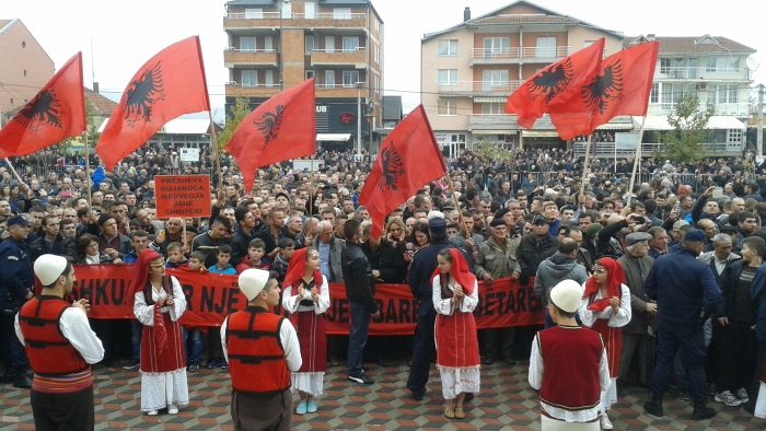 Претставници на Албанците од три српски општини побараа обединување со Косово