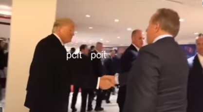 Пацоли го бркаше Трамп за да се поздрават (ВИДЕО)