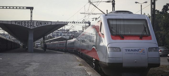 Возот „сребрена стрела“ се сликаше во Солун, па се врати во депо во Италија