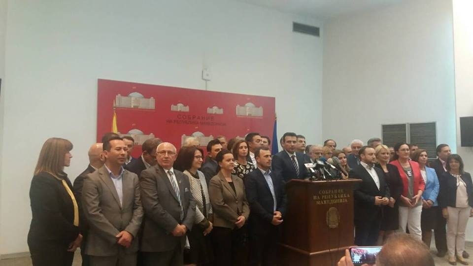 Заев им се заблагодари на пратениците на ВМРО-ДПМНЕ кои гласаа за уставните измени и им вети заштита