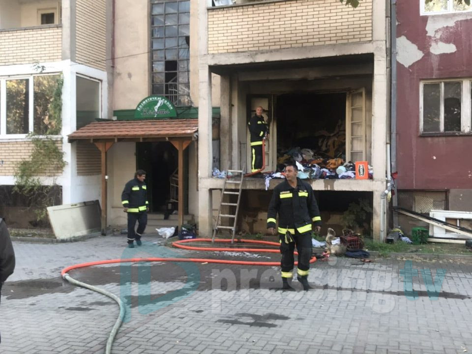 Пепел се стори – изгоре стан во Мичурин (ФОТО)