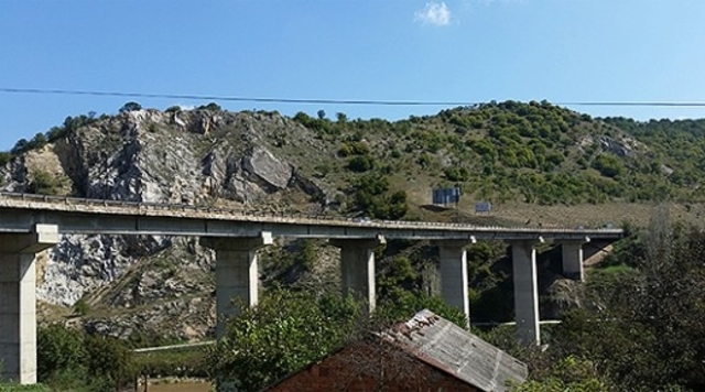 Aвтомобил излета од мост – двајца скопјани го загубија животот