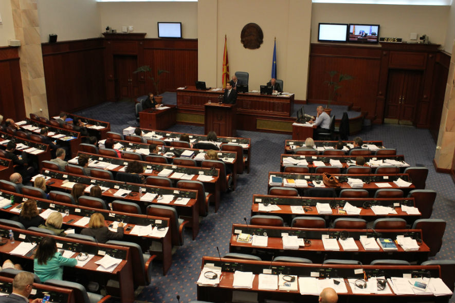 Опозицијата се буни: Срамота е од 28 министерства, во Собрание да дојдат само 6 министри
