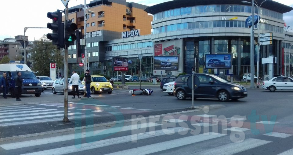 Судар на џип и веспа – сообраќајот блокиран