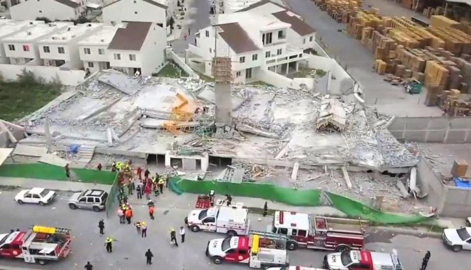 Пет загинати при уривање на зграда во изградба (ВИДЕО)