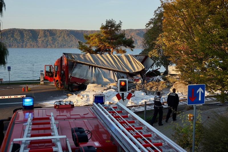 11 повредени – Се судрија воз и камион (ФОТО)