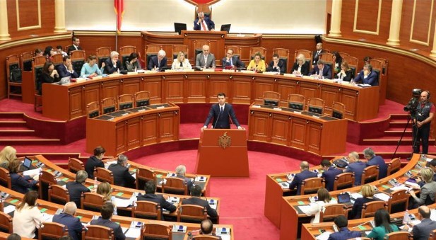 САД ја „бендиса“ новата опозиција во Албанија