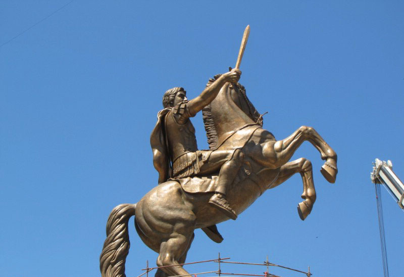Коѕијас ги објави двата тима кои ќе ја ретушираат македонската историја