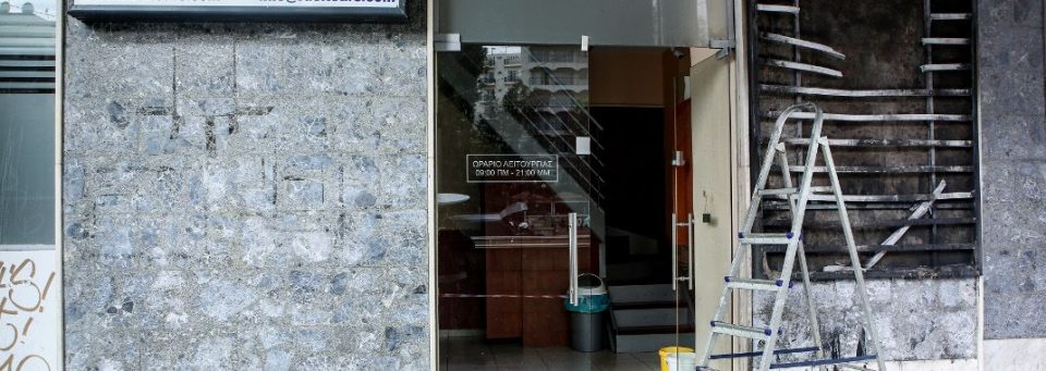 Со молотови коктели нападнато албанско туристичко биро во Атина