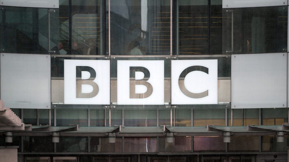 Би Би Си ги мобилизира меѓународните медиуми во борба против дезинформациите