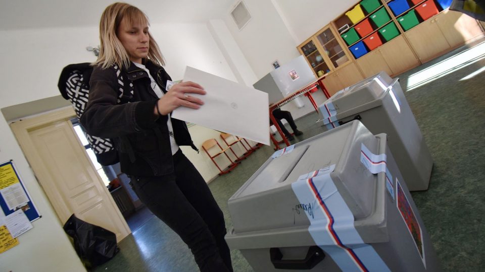 Десната опозиција победи на изборите за горниот дом на Чешкиот парламент