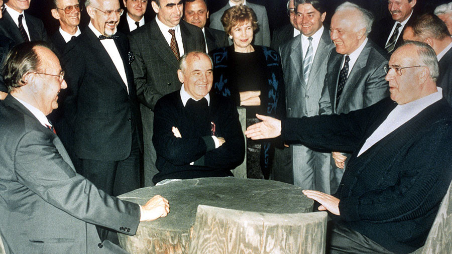 Нато му вети на Горбачов дека нема да се шири кон исток