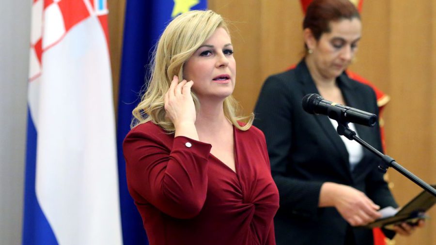 Кога Колинда се фаќа за микрофон – хрватската претседателска запеа