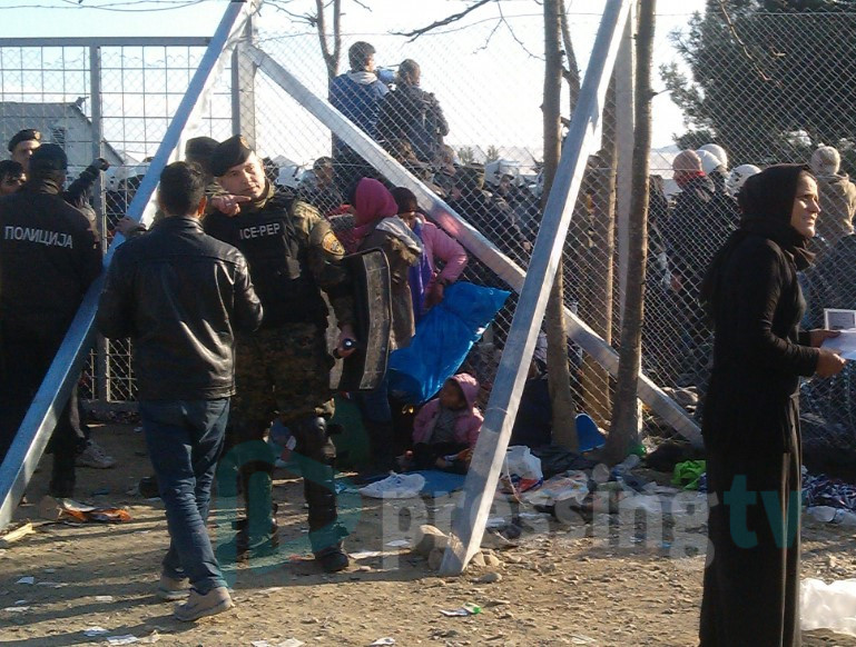 EУ не е задоволна од условите во грчките бегалски кампови