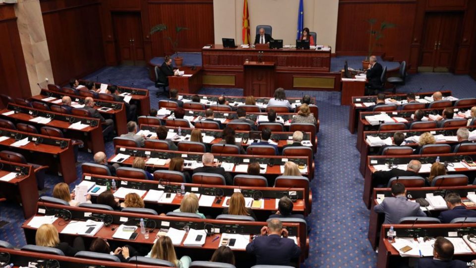 Собранието му го одзеде пратеничкиот имунитет на Груевски