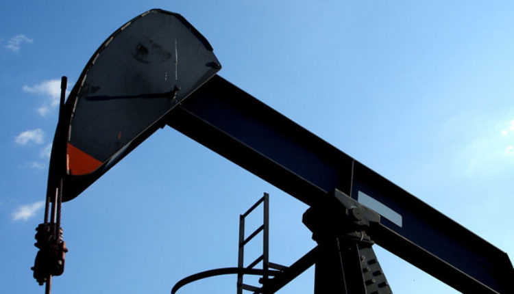 Пад на цената на нафтата на најниско ниво во последните седум месеци