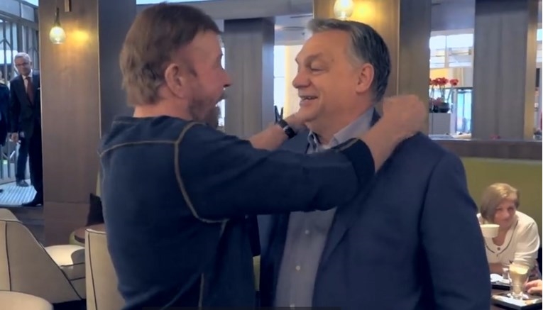 Виктор Орбан се дружи со Чак Норис