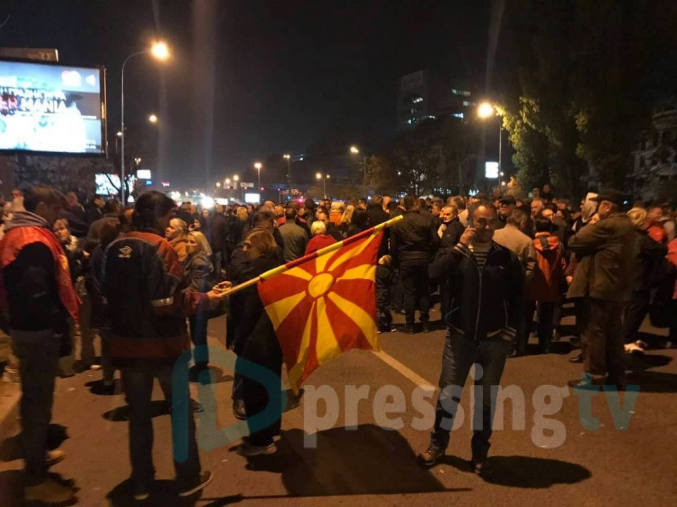 Протест  пред Кривичен за поддршка на Груевски (ФОТО)