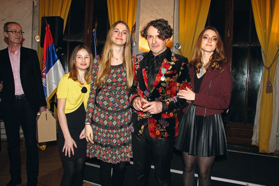 Три убавици со три различни вери – Ова се ќерките на Горан Бреговиќ (ФОТО)