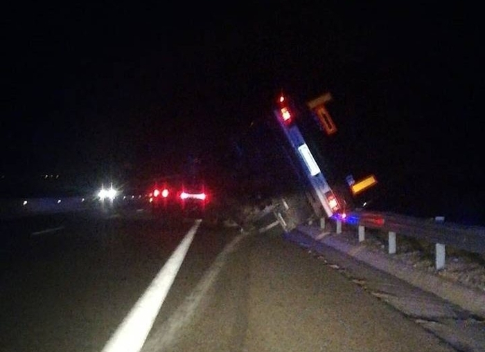 Македонски камион се превртел на автопат во Грција