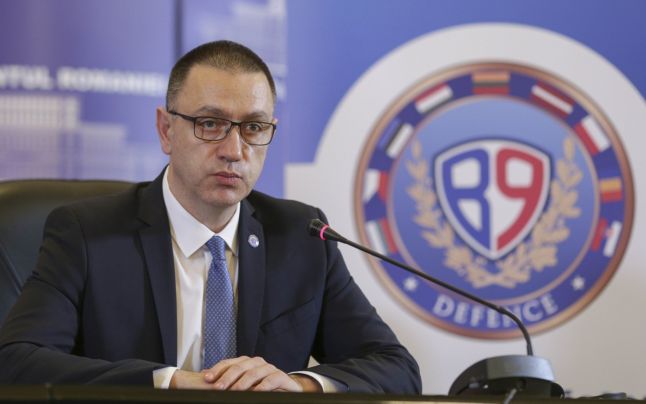 Романскиот министер за одбрана поднесе оставка за да се посвети на партијата
