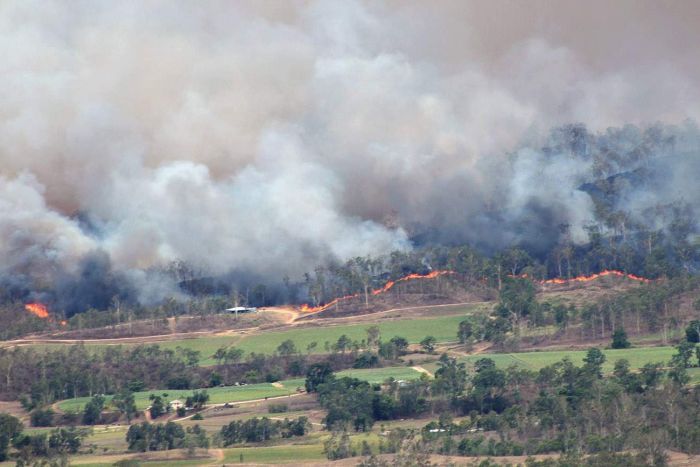 Пожари во Австралија – евакуирани стотици лица (ФОТО)