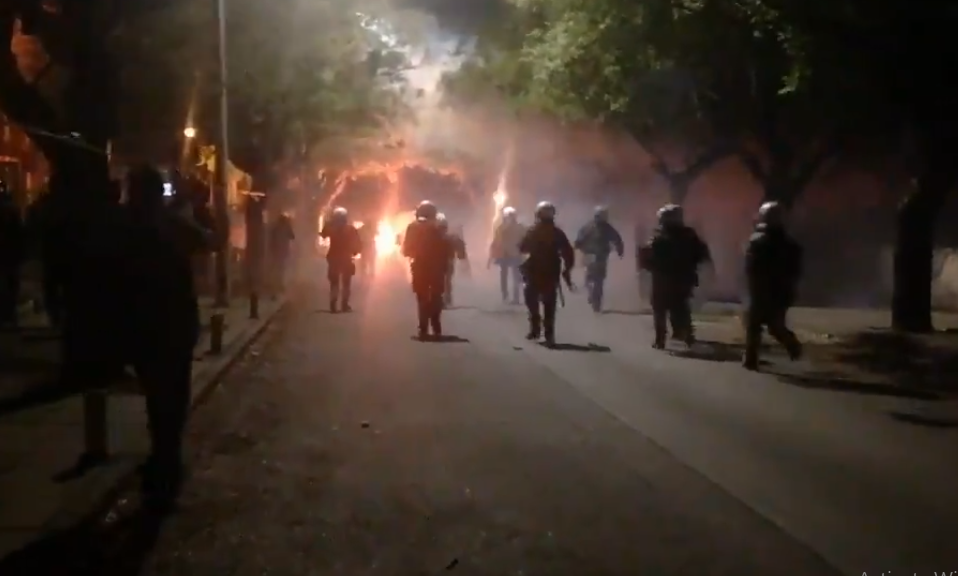 Инциденти во Солун – се судрија демонстранти и полицијата (ВИДЕО)