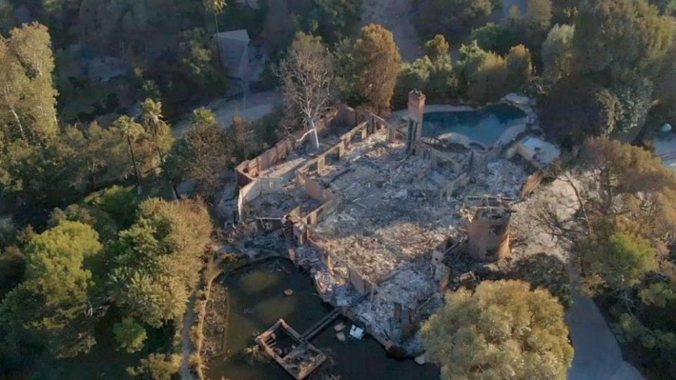 Куќата на Гочак изгорела до темел, дрвјата непипнати?!