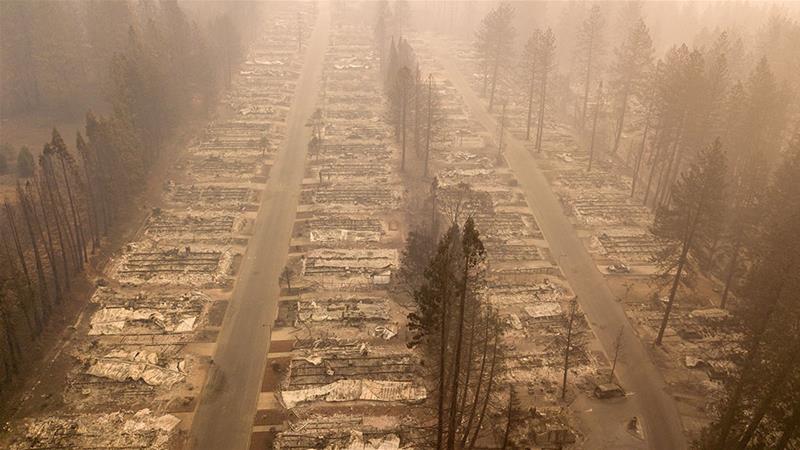 Во пожарите во Калифорнија исчезнале 1.000 лица, уништени 10.000 куќи