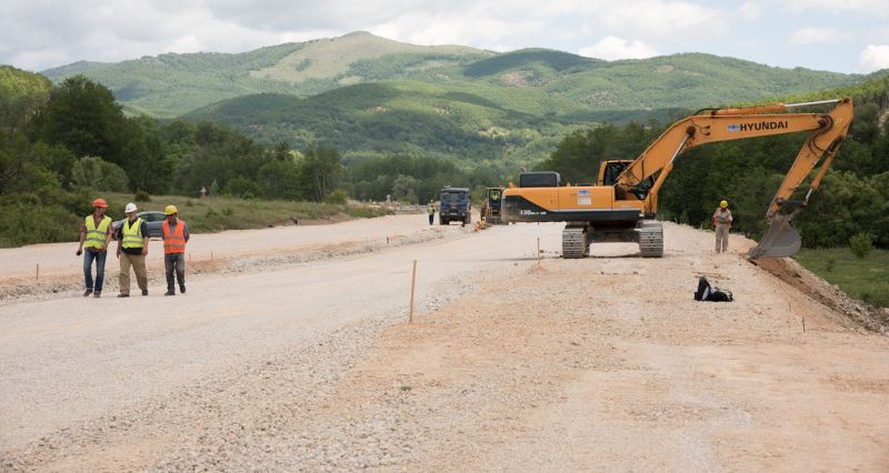 Автопатот Кичево-Охрид се гради ама не се гледа