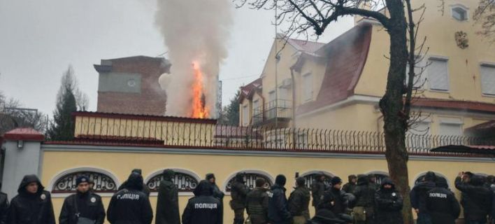 Запален рускиот конзулат во Харков