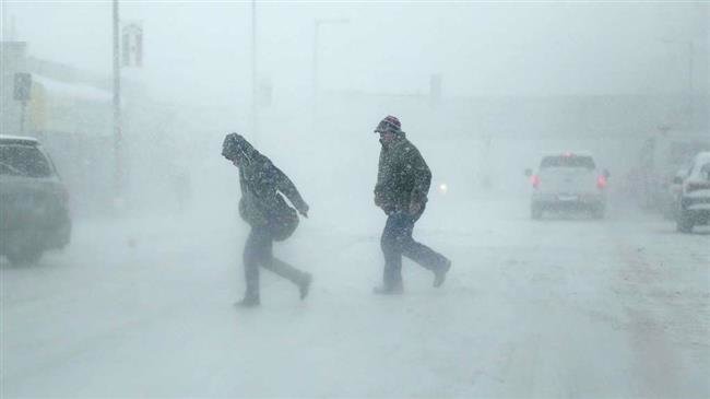 САД погодени од снежно невреме, бројни сообраќајни незгоди, најмалку осумминаа загинаа