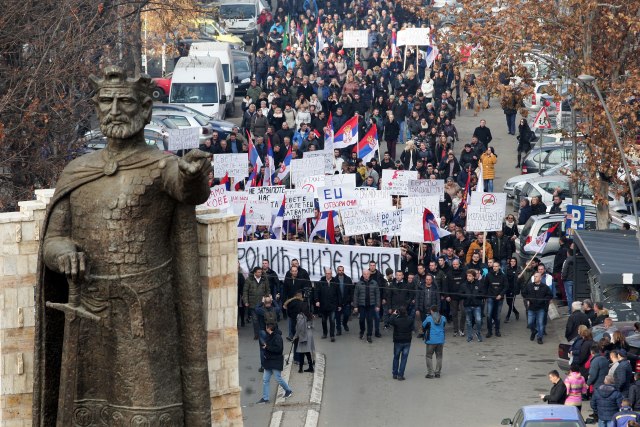 Србите од Косово протестираа пред амбасадата на Еулекс