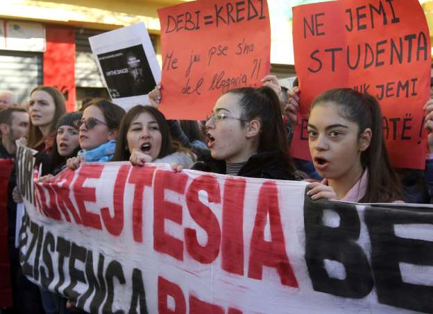 Албанските студенти најавија штрајк со глад