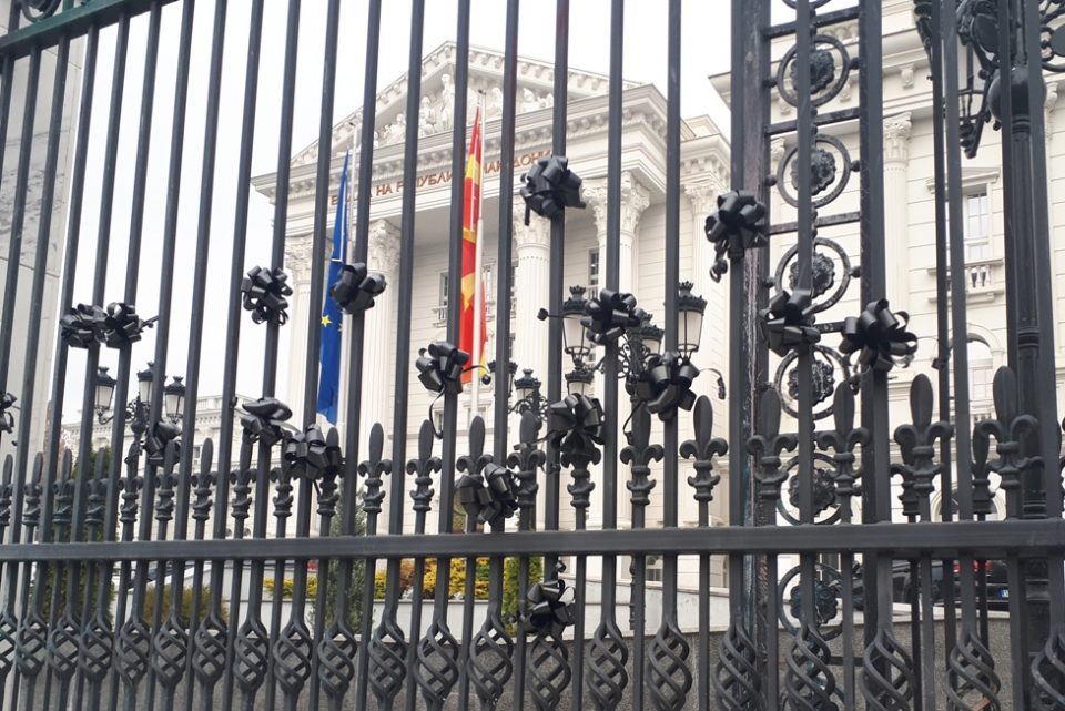 Подмладокот на Мицкоски црните панделки да ги закачи на скапоцениот дворец на ВМРО-ДПМНЕ