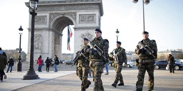 Франција ангажира дополнителни воени сили за обезбедување