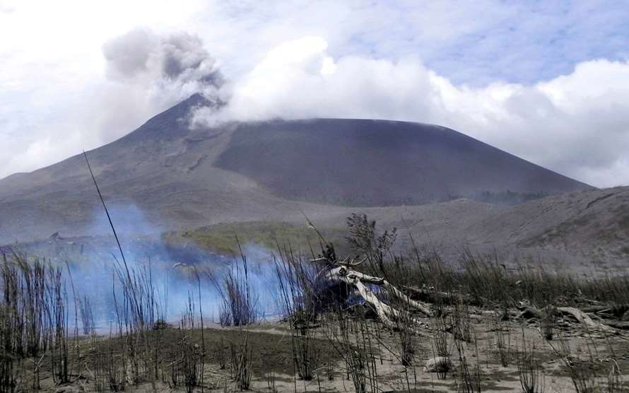 Ерупција на вулкан во Индонезија
