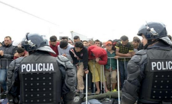 Унгарија бара балканската мигрантска рута да остане затворена