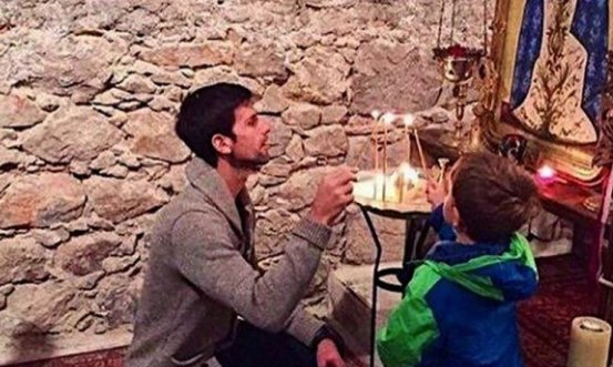 Новак Ѓоковиќ го учи синот да биде верник (ФОТО)
