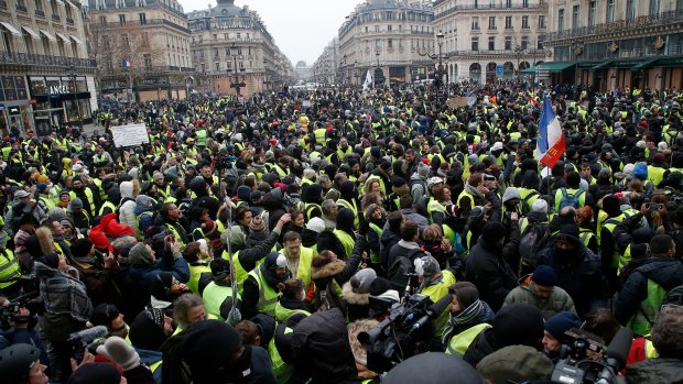 Полицијата во Париз приведе 85 луѓе