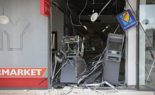 Полицајци краделе пари од разнесен банкомат