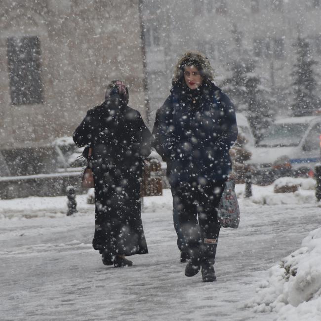 Анкара и Истанбул осамнаа под снег